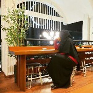 indry giani puspa profile icon