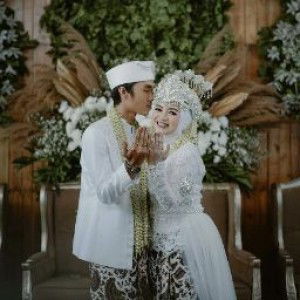 Reni Aprilianingsih profile icon