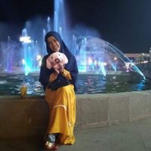 Iis Cahyanti profile icon