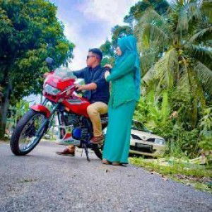 Nur Afina profile icon