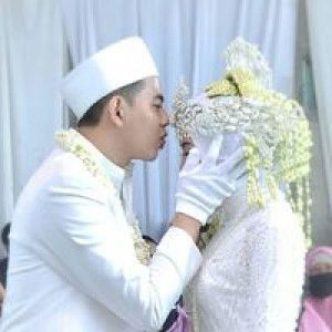 Siti Nurholipah profile icon