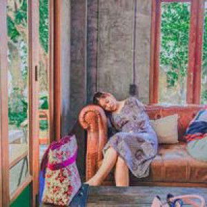 Helena Bee profile icon