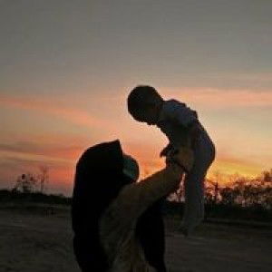 Diah Ayu Zharhah profile icon