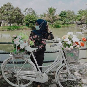 Dewi Apriyani profile icon