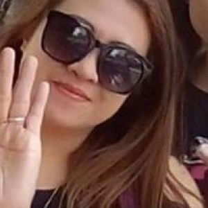 Izza Selarom profile icon