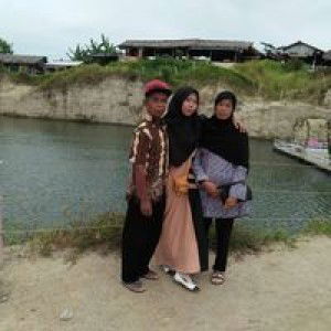 Fitri Ratnasari profile icon