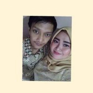 Resti Wahyuni profile icon