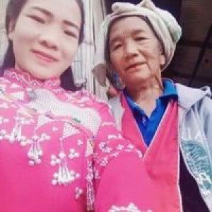 ลี่​ ละย้อย profile icon