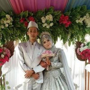 Leni Febrianti profile icon