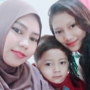 Dewi Indrianti profile icon