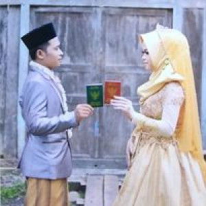 Dewi Quroisyin T Q profile icon