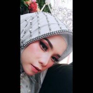 Della Prasetya Wati profile icon