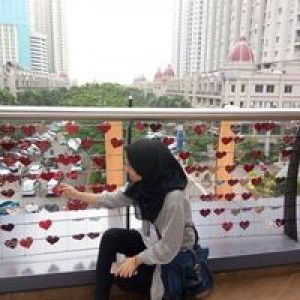 Annis Safitri profile icon