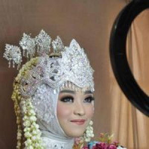 Elni Fitriyanti profile icon