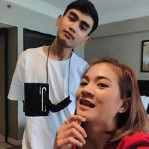 ครูฝนน้อย 'ร้อยโพส profile icon