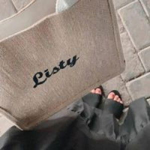 Listhya Muchlis profile icon