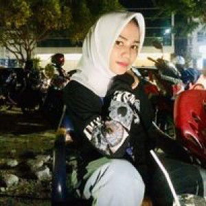 Tustina Laila Sari profile icon