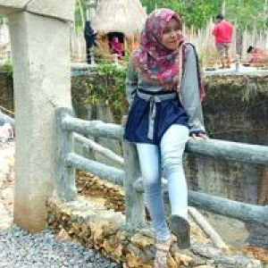 Dewi Yulistina Widiarni profile icon