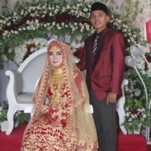 Adek Rizna profile icon