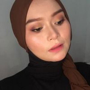 Devlia Mona Riza profile icon