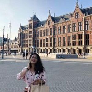 Sri Utari profile icon