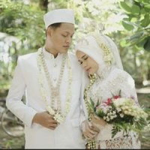 Yuni Triantari profile icon