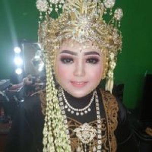 Duwy Astutik profile icon