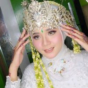 Iis Nawati profile icon