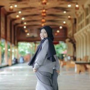 Eva RiNiee profile icon