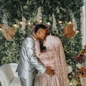 Retno Indah Suci Ningrahayu profile icon