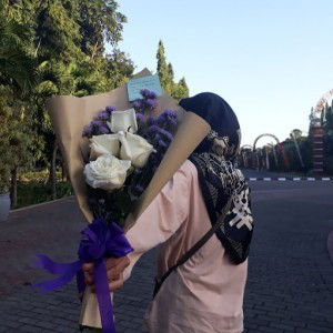 wuri setyani profile icon