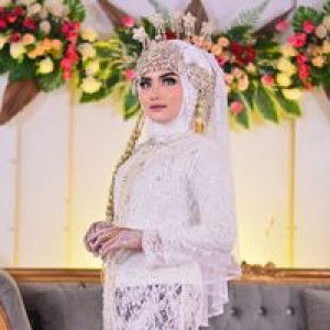 Nur Ainii profile icon