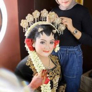 Poppy Yolanda profile icon