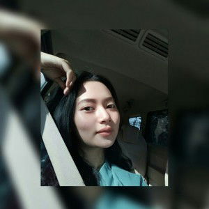 putri listya profile icon