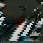 putri listya profile icon