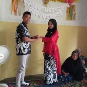 Putri Indah Lestari profile icon