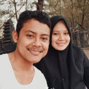 Siti Qomariyah profile icon