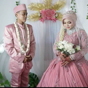 Uci Ernasari profile icon