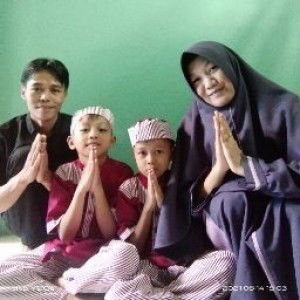 Erna Apriyani profile icon