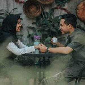 Dwi Rasenia Putri profile icon