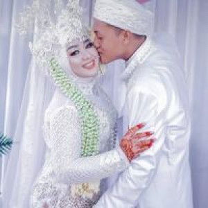 Melly Rezkyanti profile icon