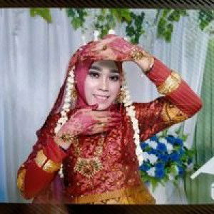 Siti Qomarya profile icon