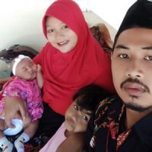 Reni Saptiana profile icon