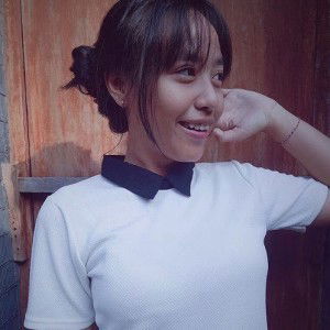 Desi Suarseni profile icon