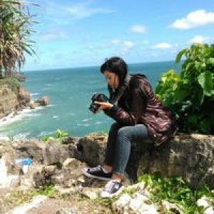 Ninik Tri Wahyuni profile icon