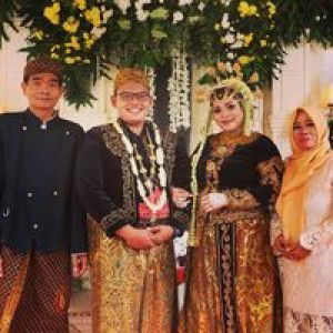 Yenny Zuhlia Rahmawati profile icon