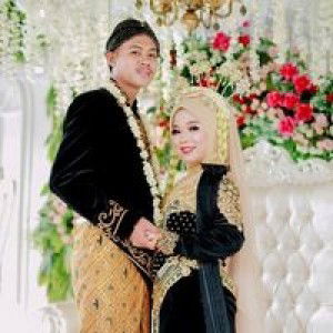 Vina Rostiana profile icon