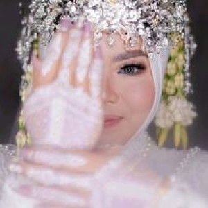 Titi Sari profile icon