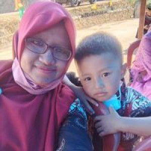 Siti Khomsiyah profile icon