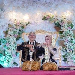 WahyuWahyu Putry profile icon